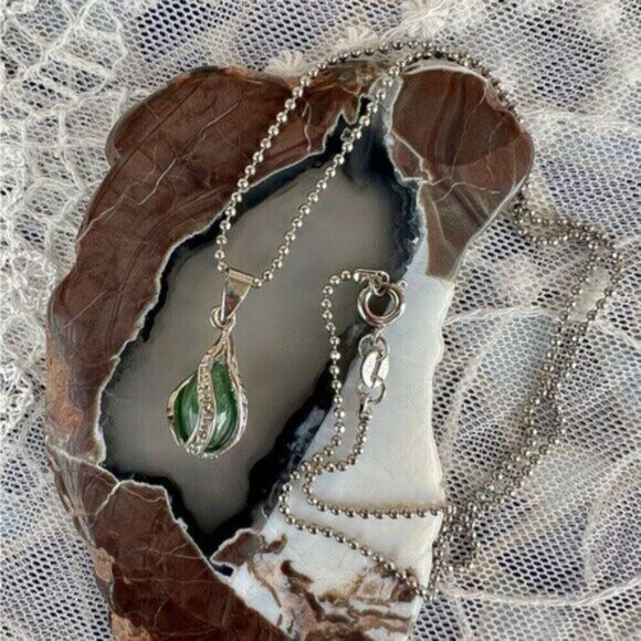 Vintage 18K White Gold Plated & Green Nephrite Jade Necklace - Picture 6 of 8